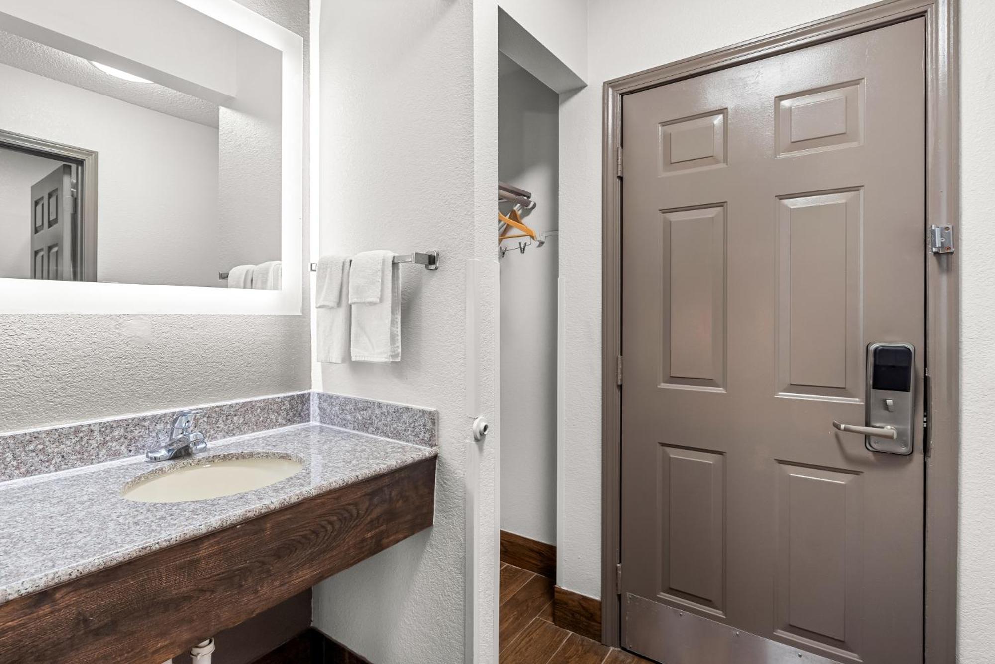 Quality Inn Корнелія Екстер'єр фото