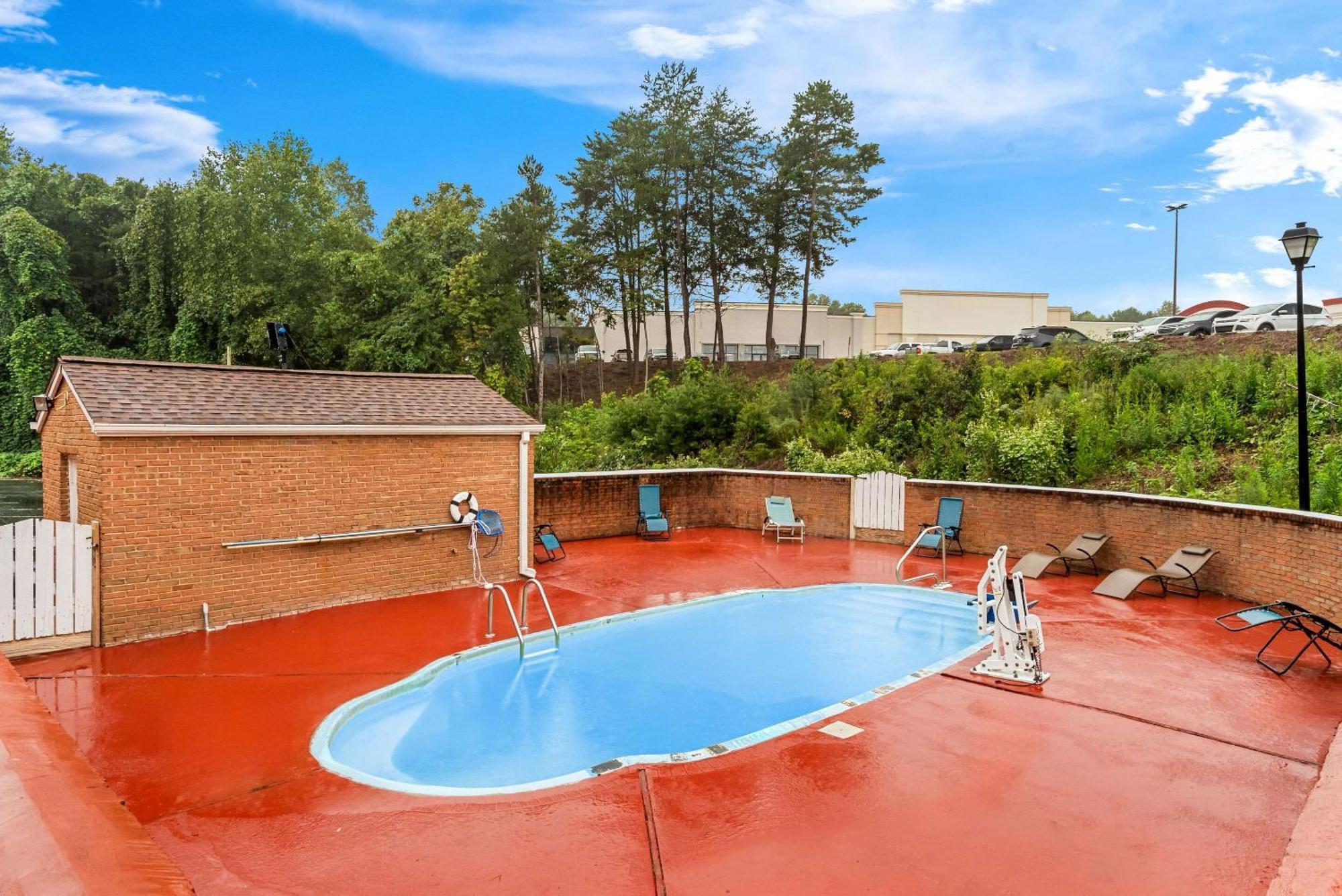 Quality Inn Корнелія Екстер'єр фото